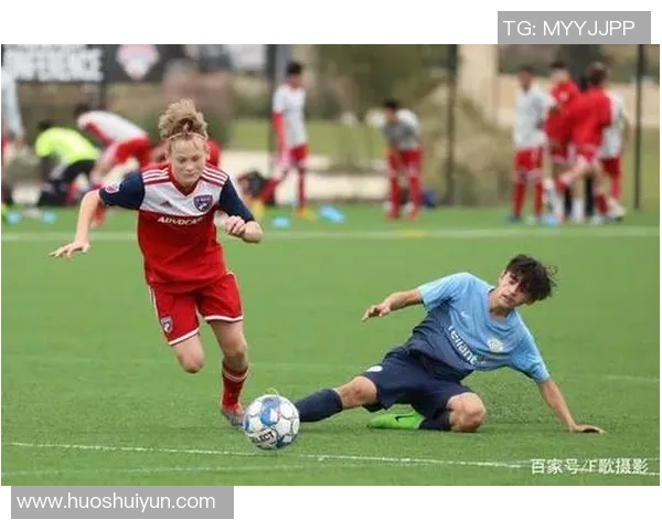 足球明星精彩瞬间回顾踢足球联赛视频集锦带你领略赛场魅力 足球明星精彩瞬间回顾踢足球联赛视频集锦带你领略赛场魅力